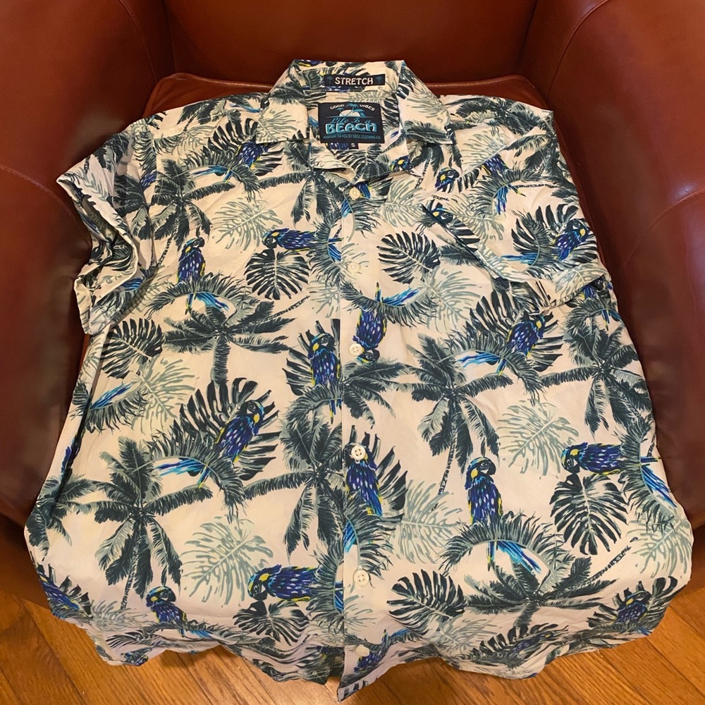 Lot of 3 men’s size small tropical button up shirts, in gently used condition.